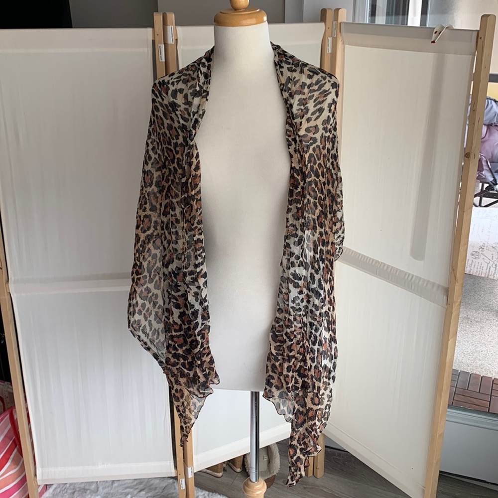 Animal print polyester scarf.
